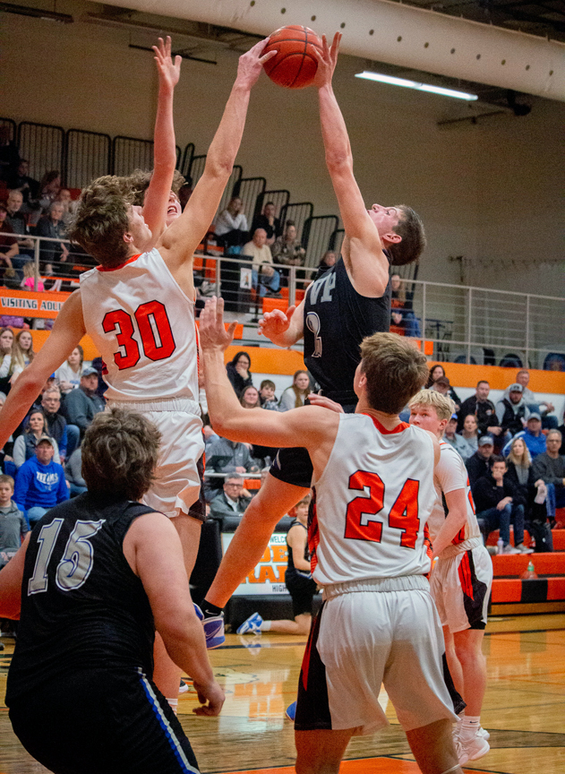 Last Second Shot Gives Dell Rapids Boys Win over Mt Vernon/Plankinton