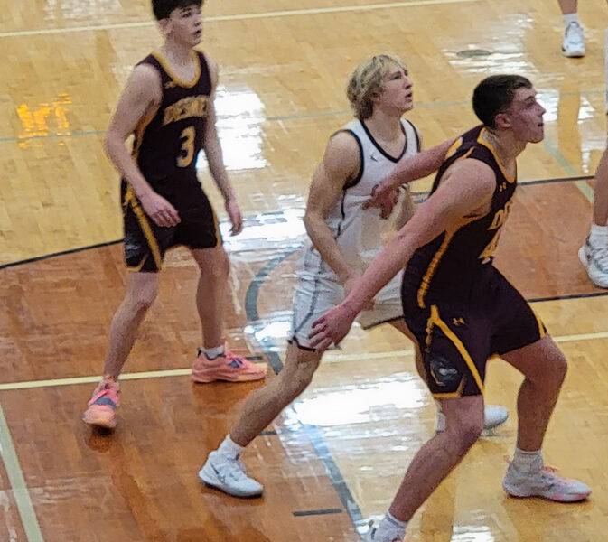 De Smet Boys Fall to Sioux Valley at Entringer Classic De Smet Bulldogs