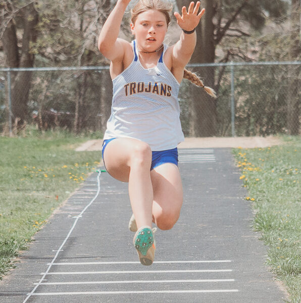 West Central Track Teams Both Finish Fifth in Dell Rapids West